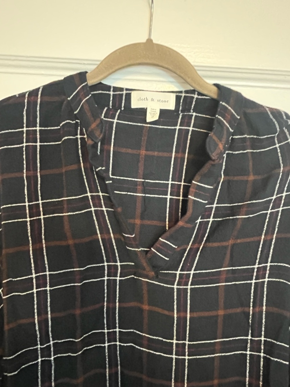 cloth & stone Black/Red/White Cotton Plaid Split V-Neck Blouse